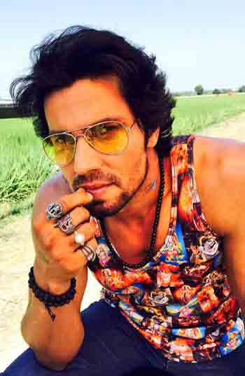 Bhaang Ragad Ke Lyrics Laal Rang 2016.jpg