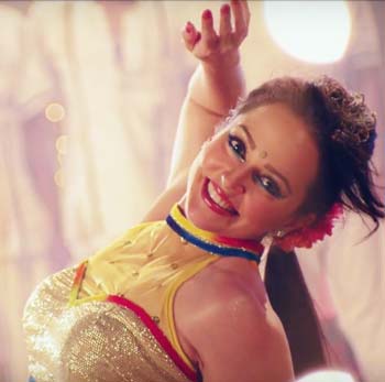 Dono Aankhon Ka Shutter Lyrics Khel Toh Abb Shuru Hoga 2016