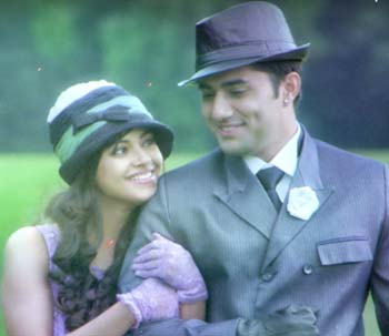 Tujhko Main Aankhon Mein Lyrics 1920 London 2016