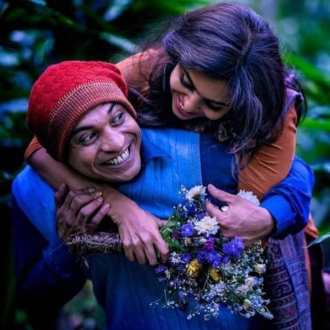Aaradhike Lyrics – Ambili (1)