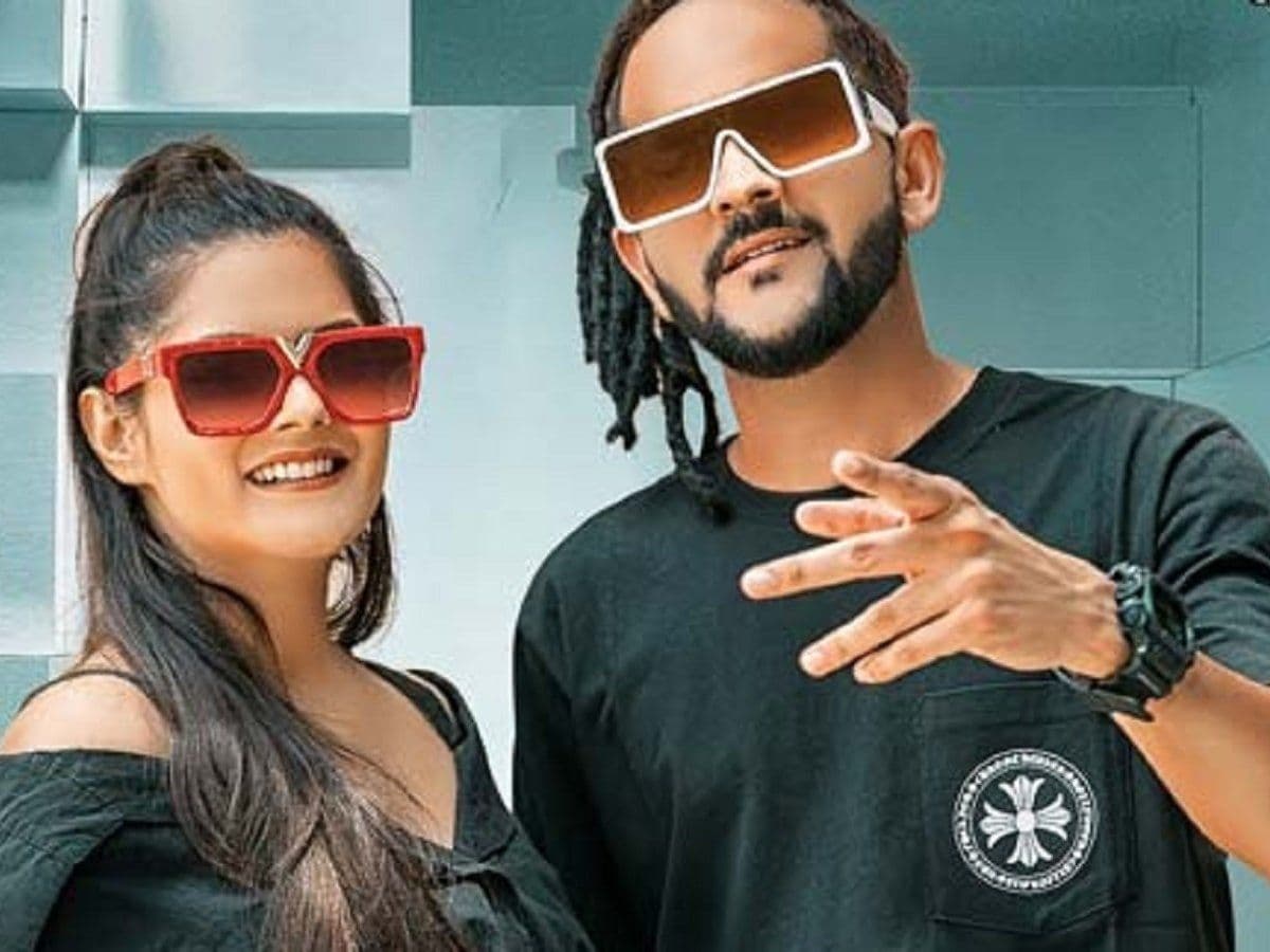 M D Desi Rockstar Signer (1)
