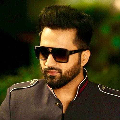Falak Shabir (1)
